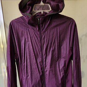 Adidas Running Hooded Lightweight Zip-up Burgundy Color Jacket Size M
